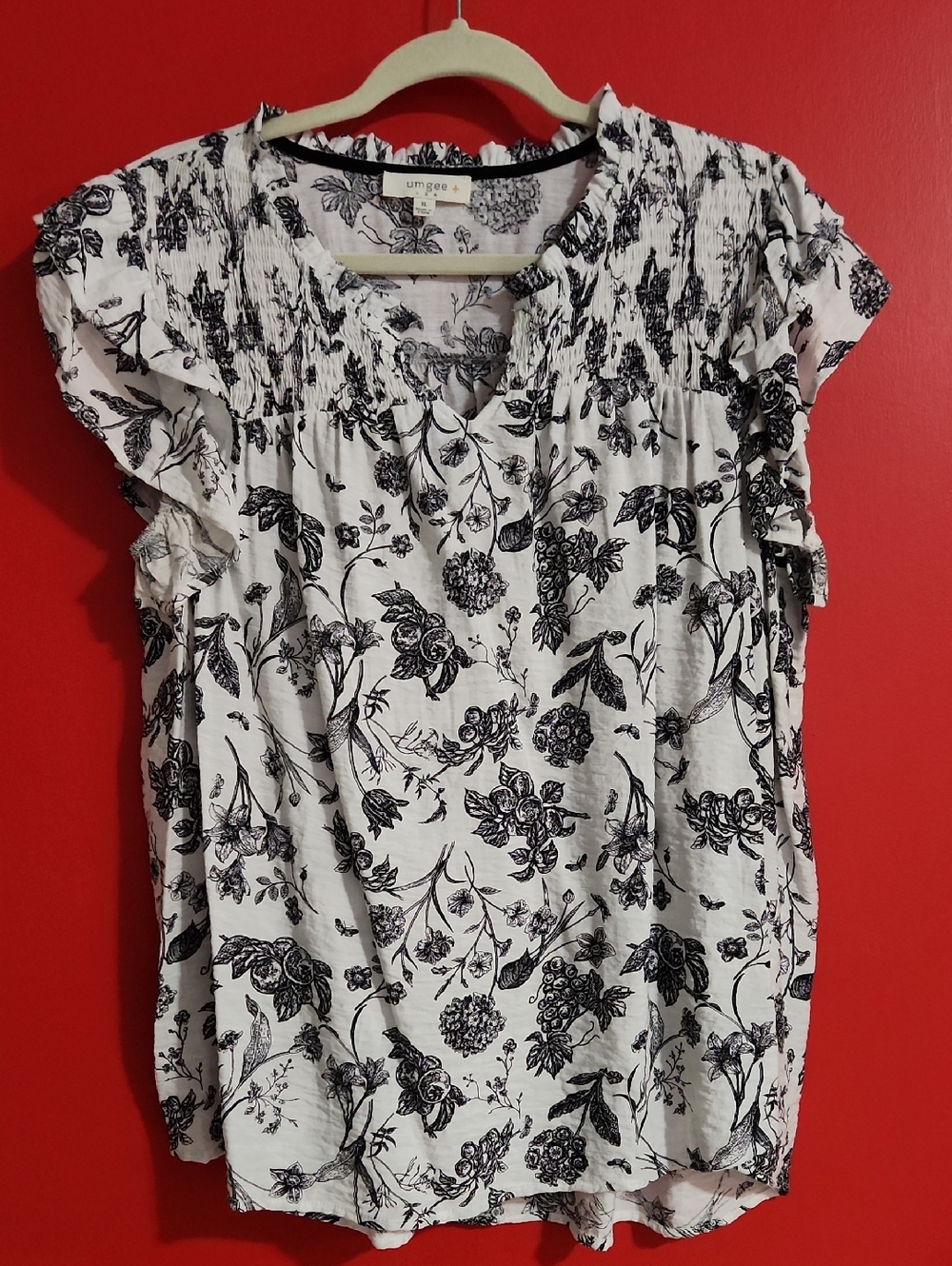 XL Umgee Black & White Floral Smocked Flutter Sleeve Blouse